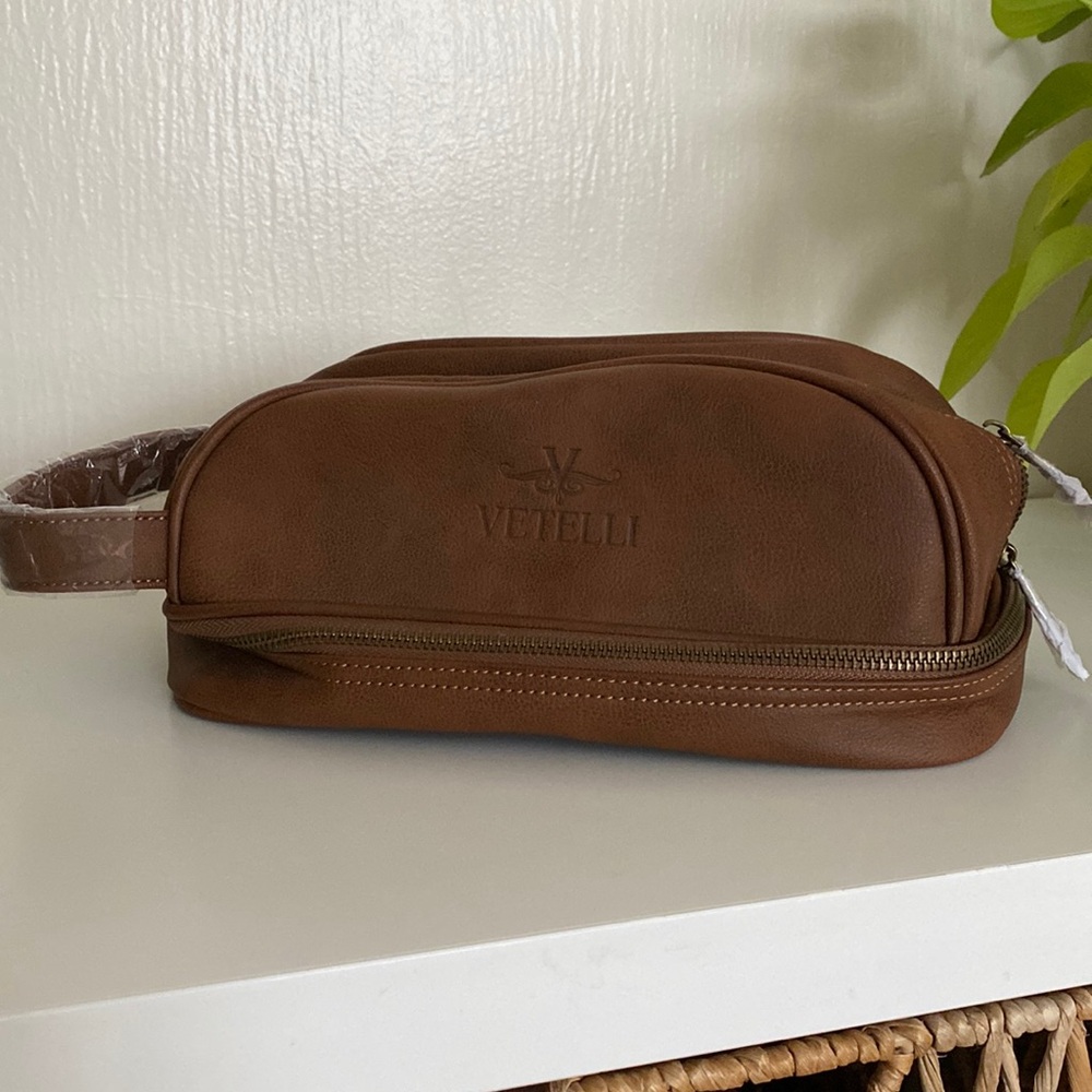 Brand new leather Vetelli toiletry travel bag